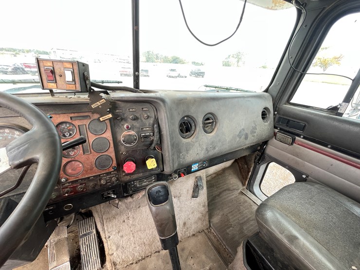 #1107-•-1994-international-truck-tractor-(has-mn-title)-image-25