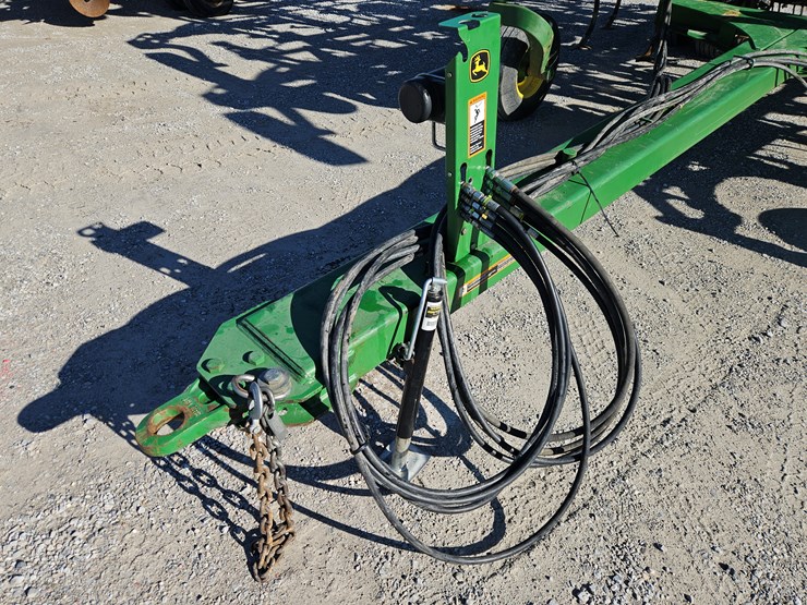 john-deere-2210-image-2