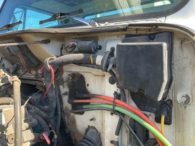 2001-international-4900-image-99