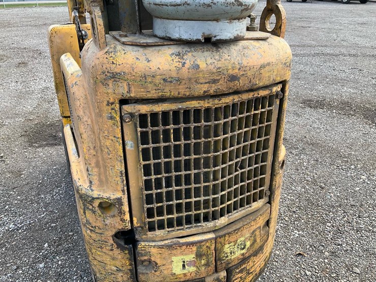 #1351-•-allis-chalmers-forklift-image-21