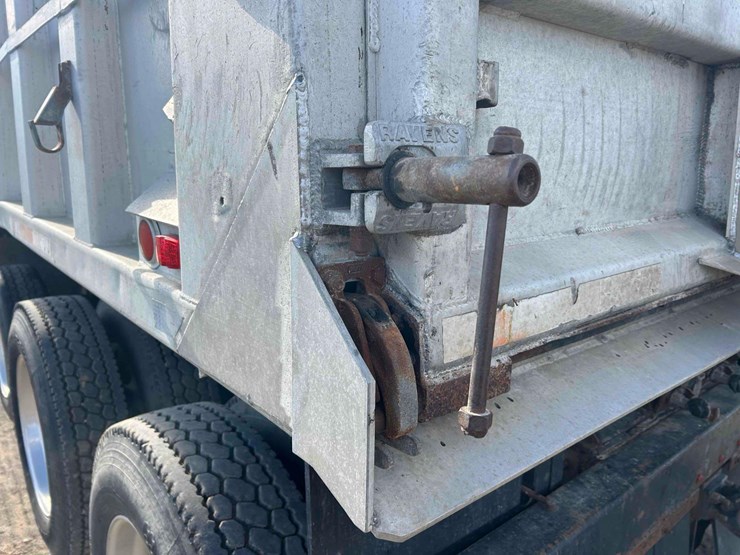 western-star-4964f-image-48