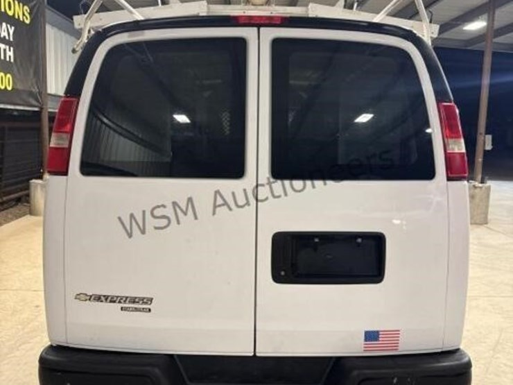 2015-chevrolet-express-2500-image-10