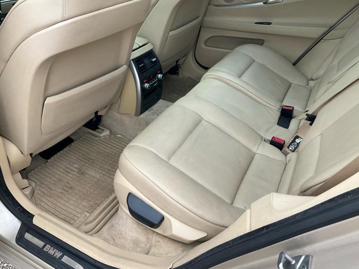 #2053-•-2010-bmw-550gt-car*-image-60