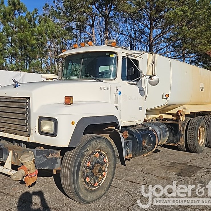 1997 MACK RD690S