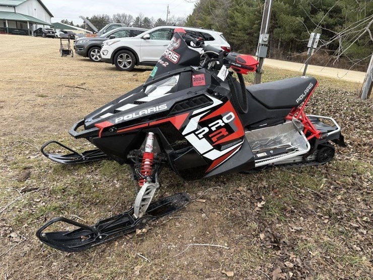 polaris-rush-pro-r-600-snowmobile-image-1