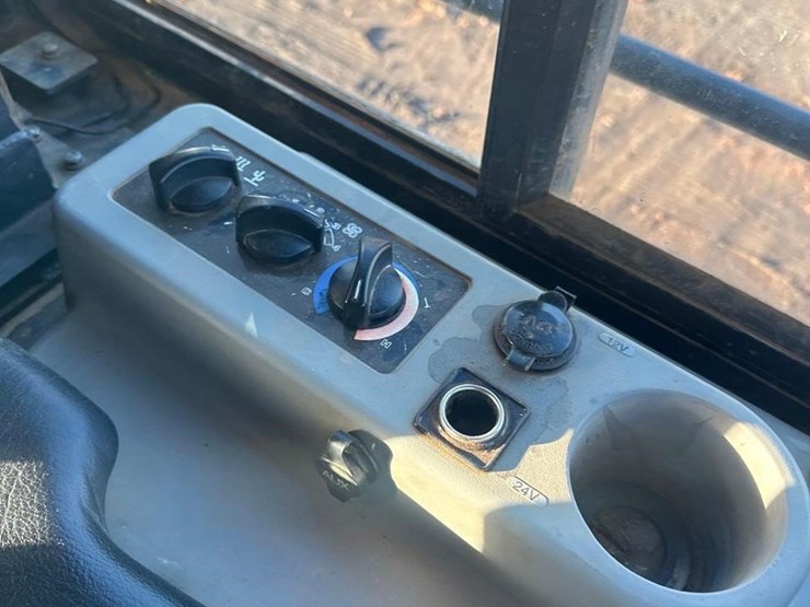 2019-komatsu-d51pxi-24-image-33