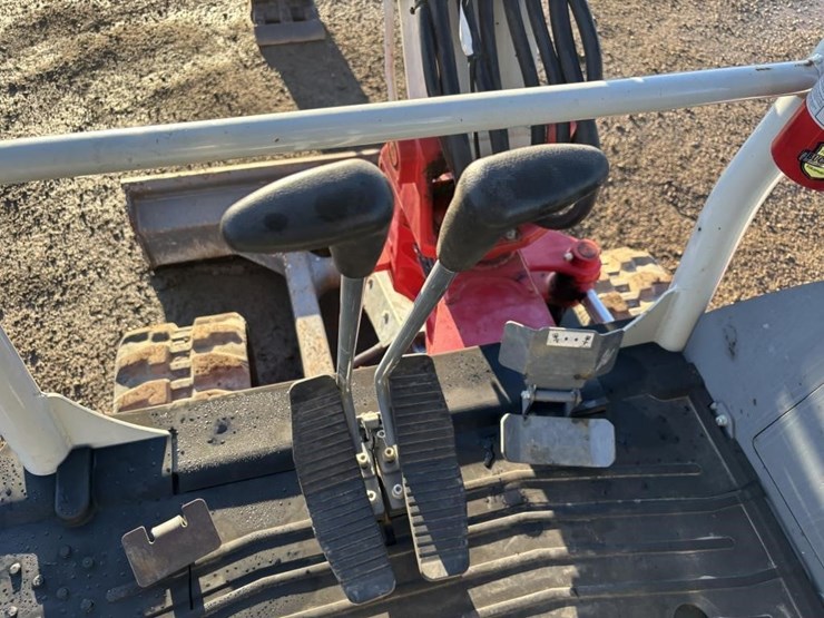 takeuchi-tb230-image-28