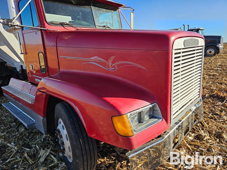 freightliner-fld120-image-11