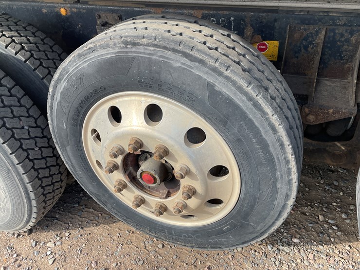 international-7400-image-16