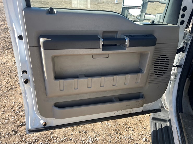 2010-ford-f550-image-45