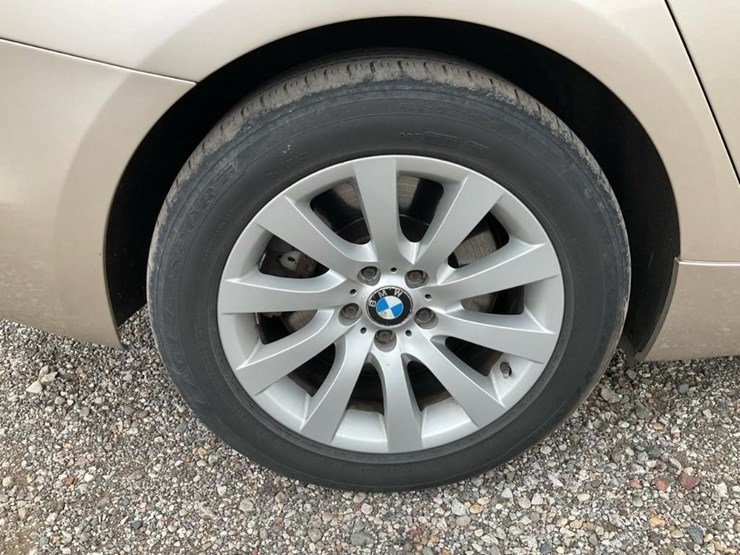 #2053-•-2010-bmw-550gt-car*-image-26