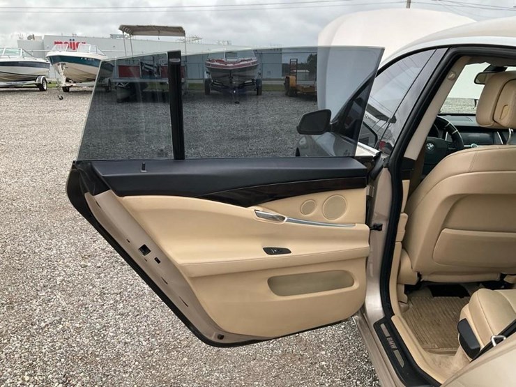 #2053-•-2010-bmw-550gt-car*-image-62