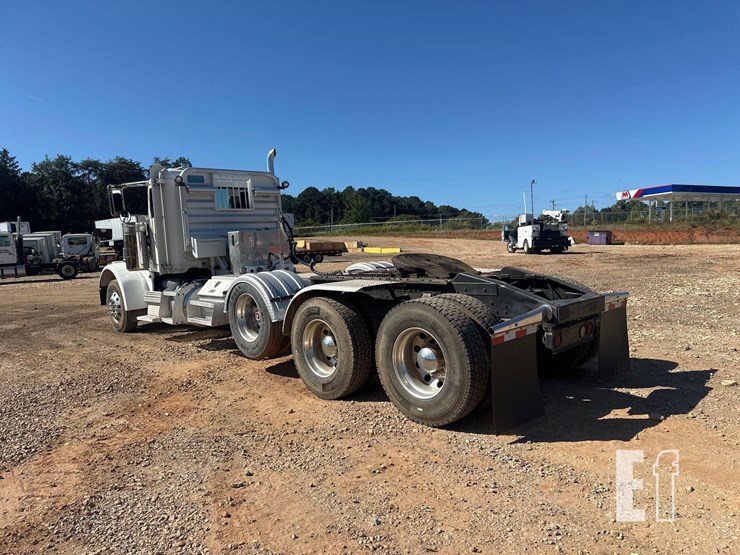 2012-peterbilt-367-image-5