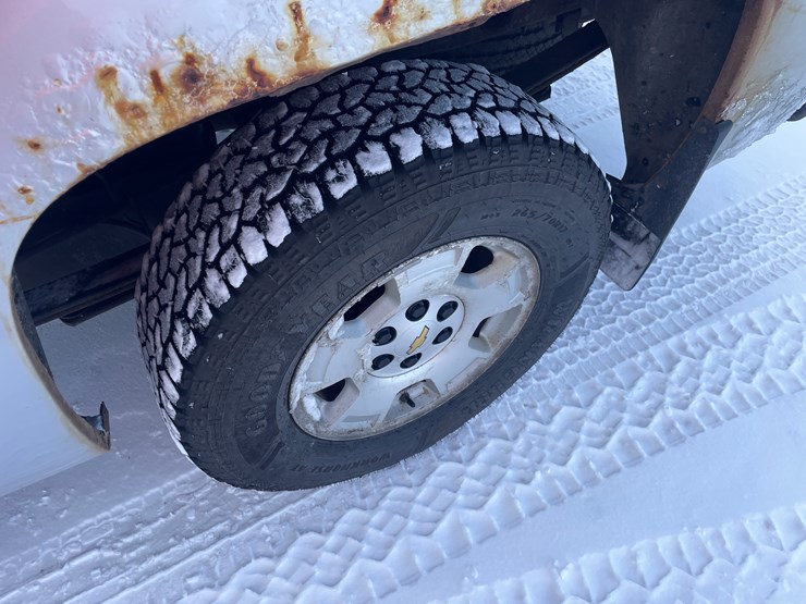 #1158-•-2013-silverado-1500-pickup-truck-(has-mn-title)-image-12