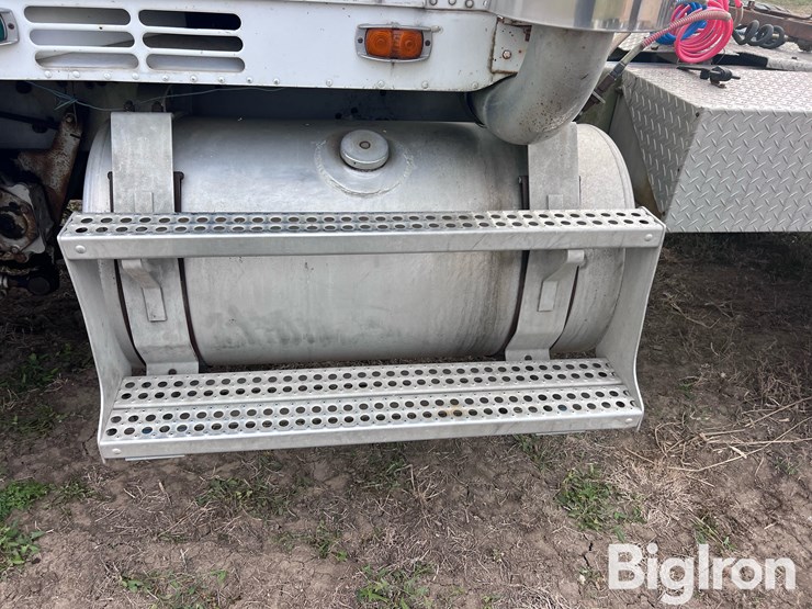 freightliner-flc120-image-9