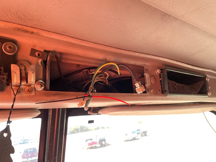 #1110-•-2002-international-5500i-6x4-dump-truck-(has-mn-title)-image-41