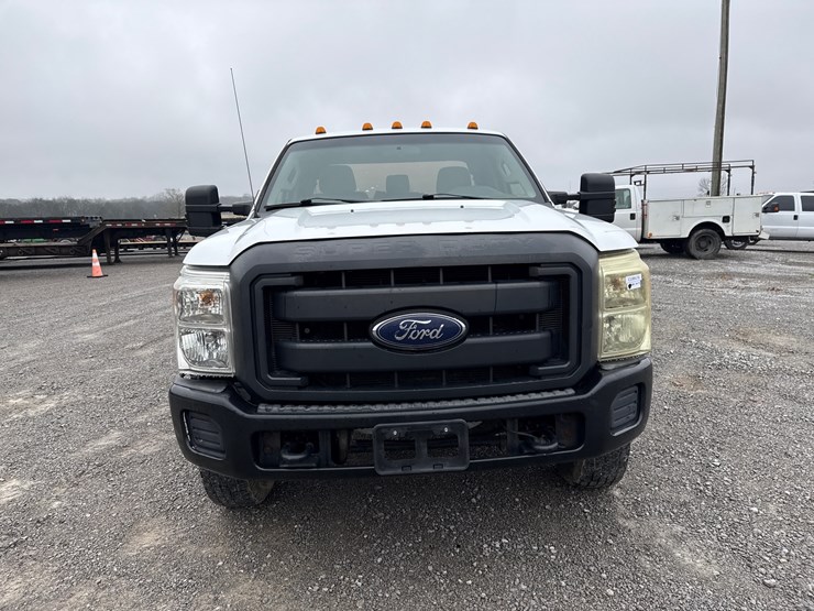 ford-f350-xl-image-5