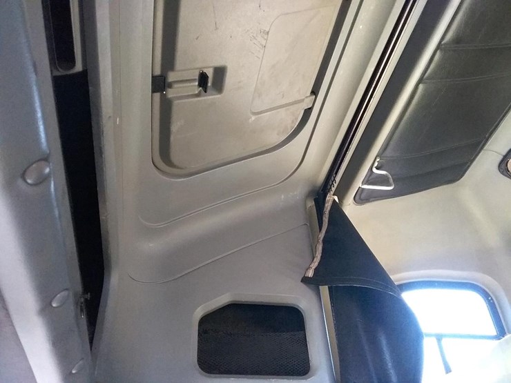 1996-freightliner-fld120-image-49