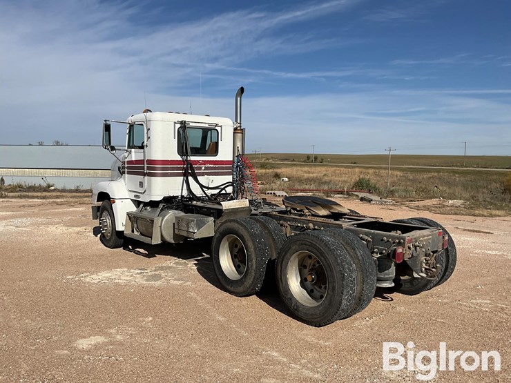 2000-freightliner-fld112-image-7