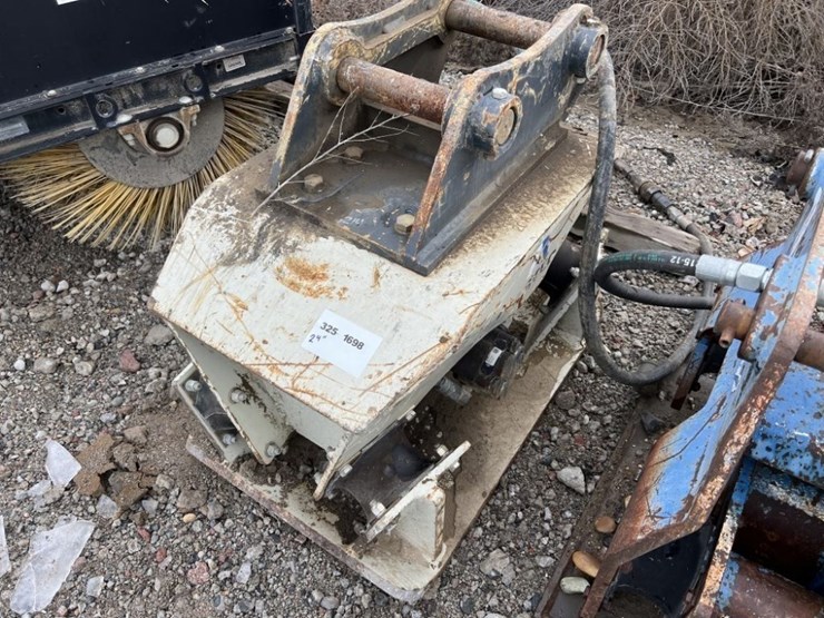 astec-tc92vl-24"-plate-compactor-image-2