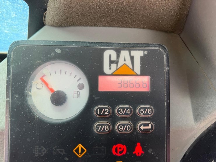 caterpillar-239d-image-21