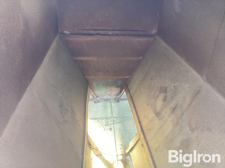 oklahoma-pride-325-bu-t/a-feeder-wagon-image-18