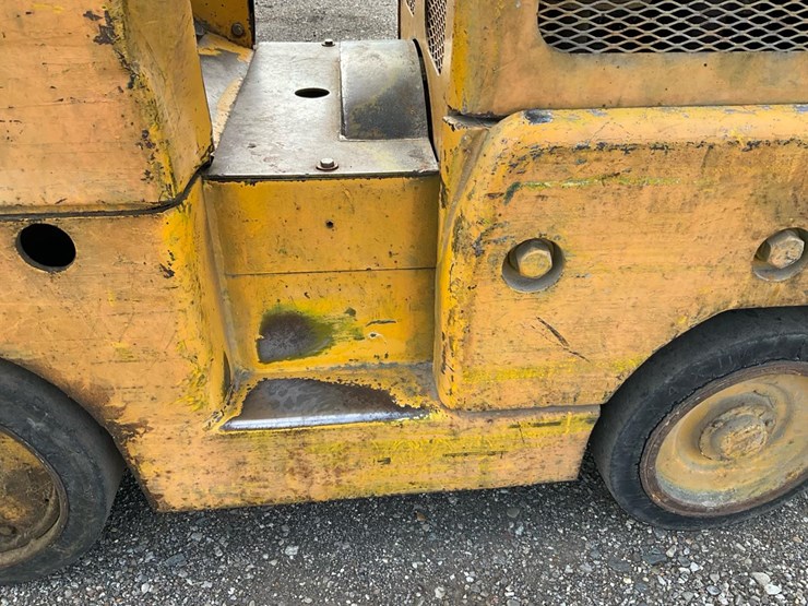 #1351-•-allis-chalmers-forklift-image-18