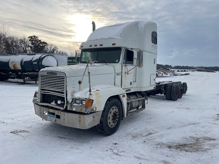 #1154-•-1996-freightliner-truck-tractor-(has-mn-reconstructed-title)-image-1