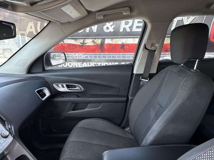2015-chevrolet-equinox-lt-image-12
