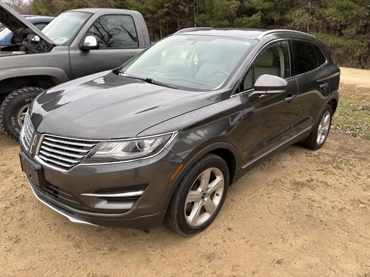 2017-lincoln-mkc-suv-image-1