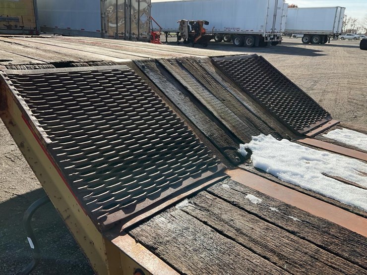 #2100-•-1967-beaver-flatbed-semi-trailer-image-16