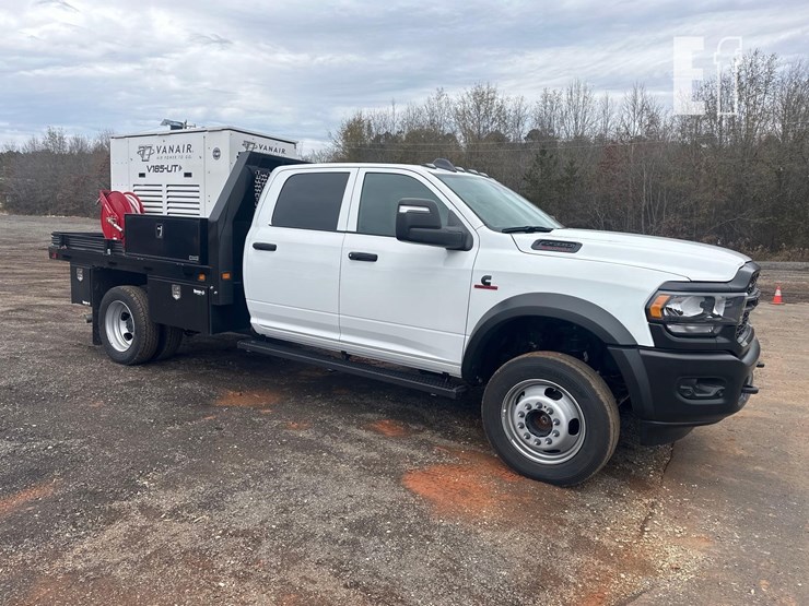 dodge-ram-5500hd-image-1