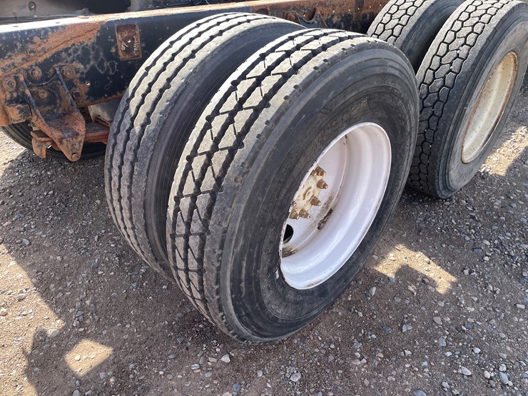 #1104-•-1989-international-truck-tractor-**should-be-trailered**-(has-mn-title)-image-12