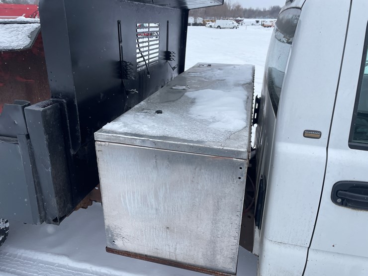 #1169-•-2001-chevrolet-3500-dump-box-truck-(has-mn-title)-image-10