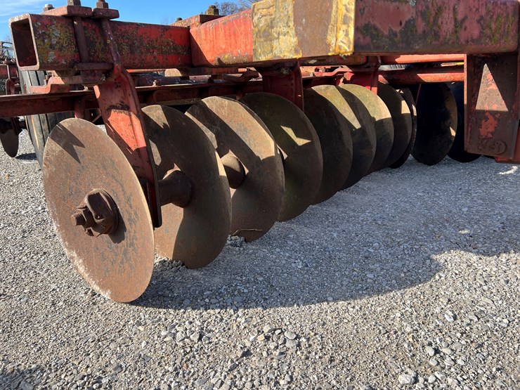 massey-ferguson-820-image-3