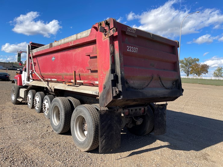 #1110-•-2002-international-5500i-6x4-dump-truck-(has-mn-title)-image-3