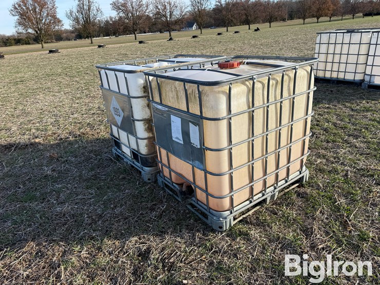 poly-265-gal-containers-image-8