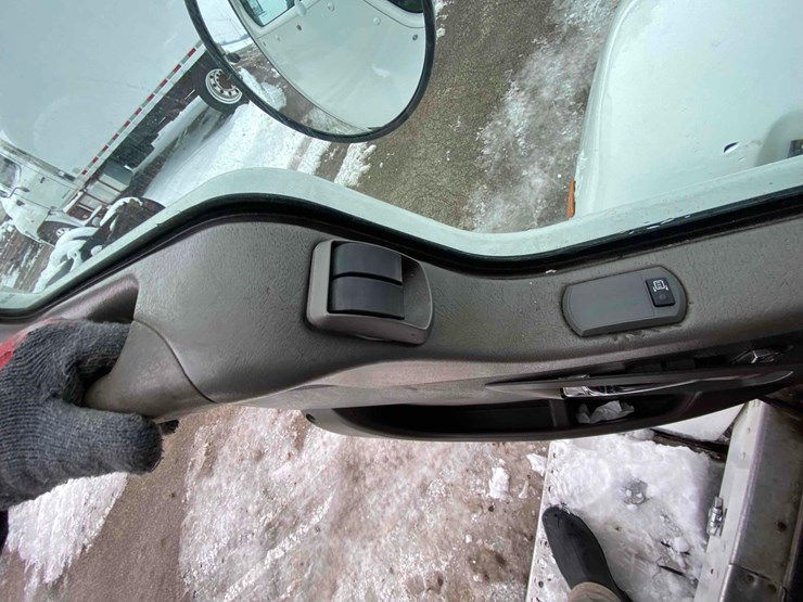 2016-kenworth-t400-image-55