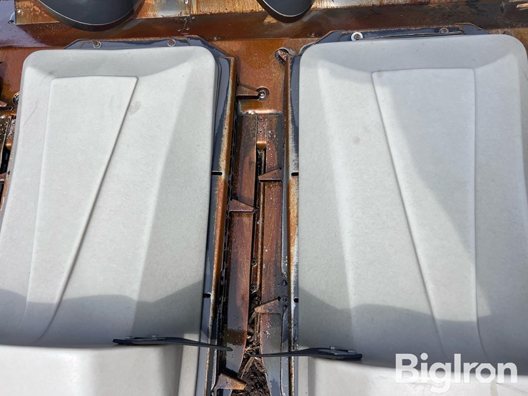 2010-gleaner-gl3000-6-6r30”-corn-head-image-16