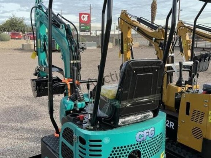 2025-cfg-qh12r-mini-excavator-image-3