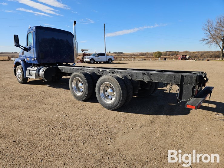 peterbilt-579-image-7