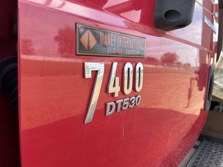 international-7400-image-43