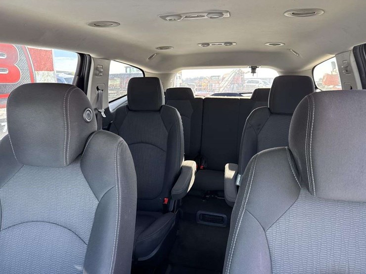 2015-chevrolet-traverse-image-15