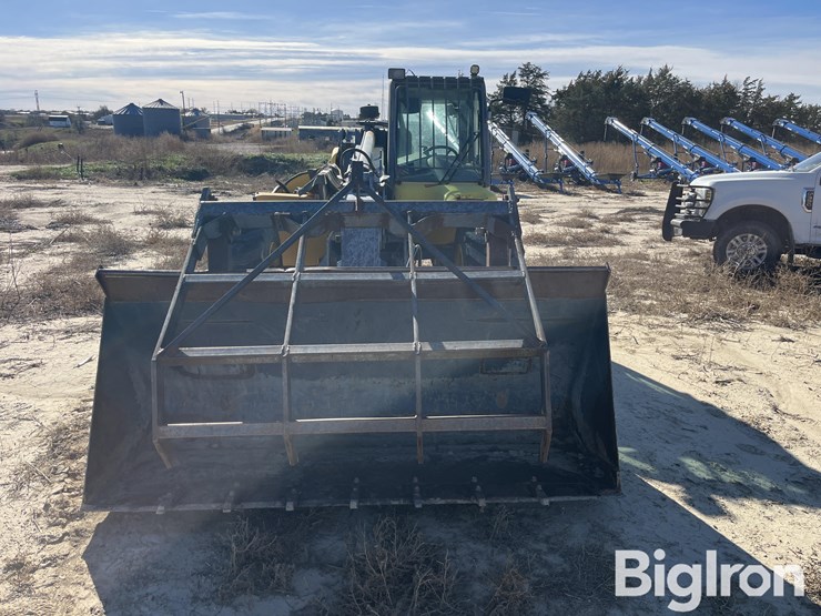 new-holland-lm640-image-2