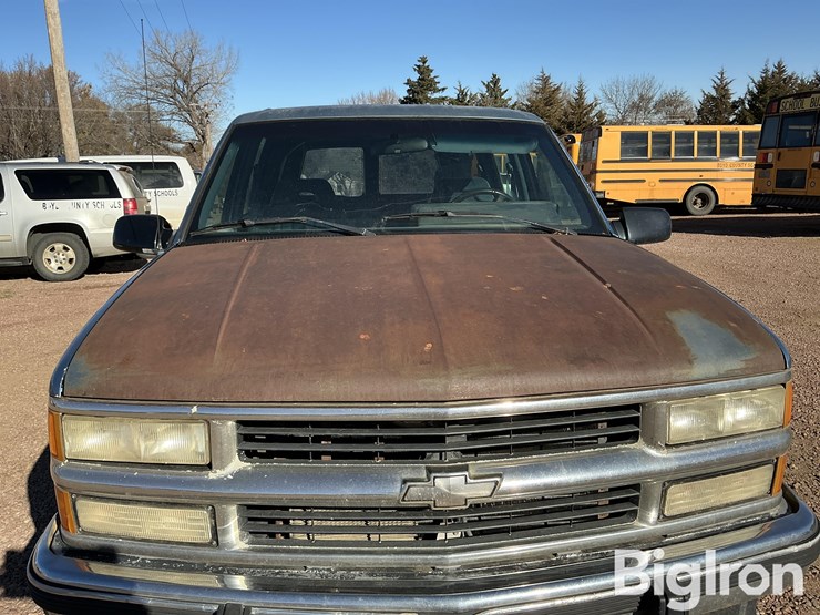 chevrolet-suburban-1500-image-12