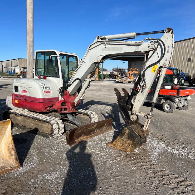 TAKEUCHI TB260