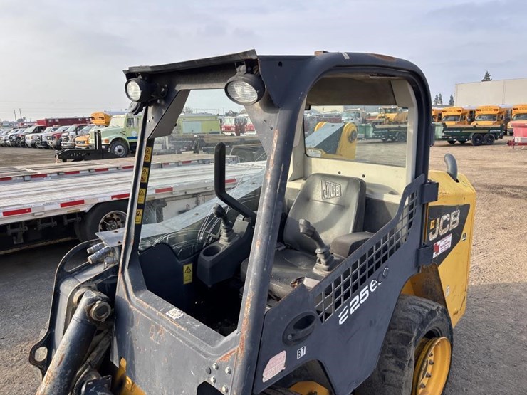 2012-jcb-225-image-18