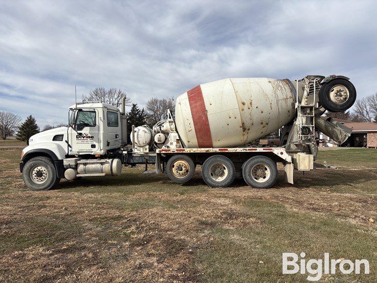 2003-mack-cv500-tri/a-concrete-transit-truck-w/bridgemaster-booster-image-8