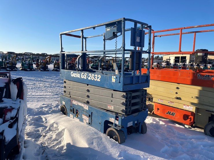 #1004-•-genie-gs2632-scissor-lift-image-3