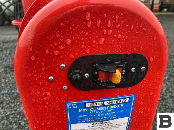 central-machinery-1.25-cu/ft-mini-cement-mixer-image-9